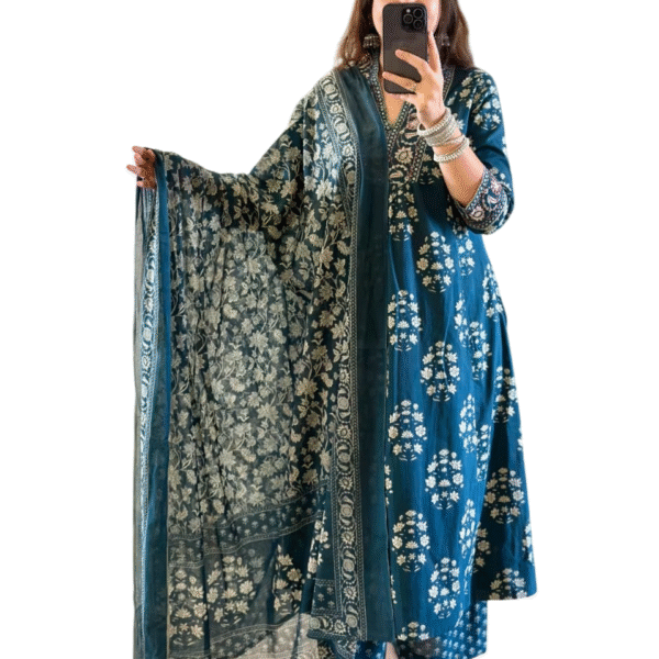 Bloom Boldly ? XXL Cotton Dress with Beautiful Embroidery & Print(L)